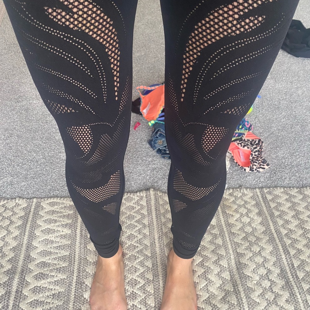 LULULEMON black patterned cutout leggings